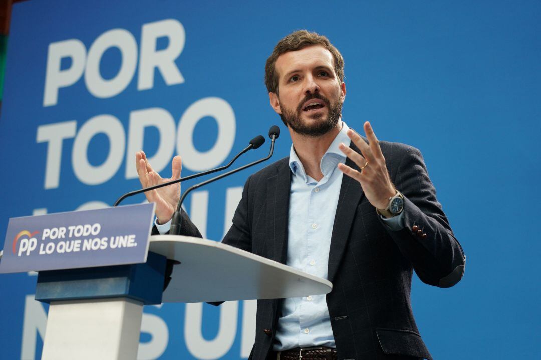 El presidente del PP, Pablo Casado, interviene en un acto electoral del Partido Popular en Vitoria.