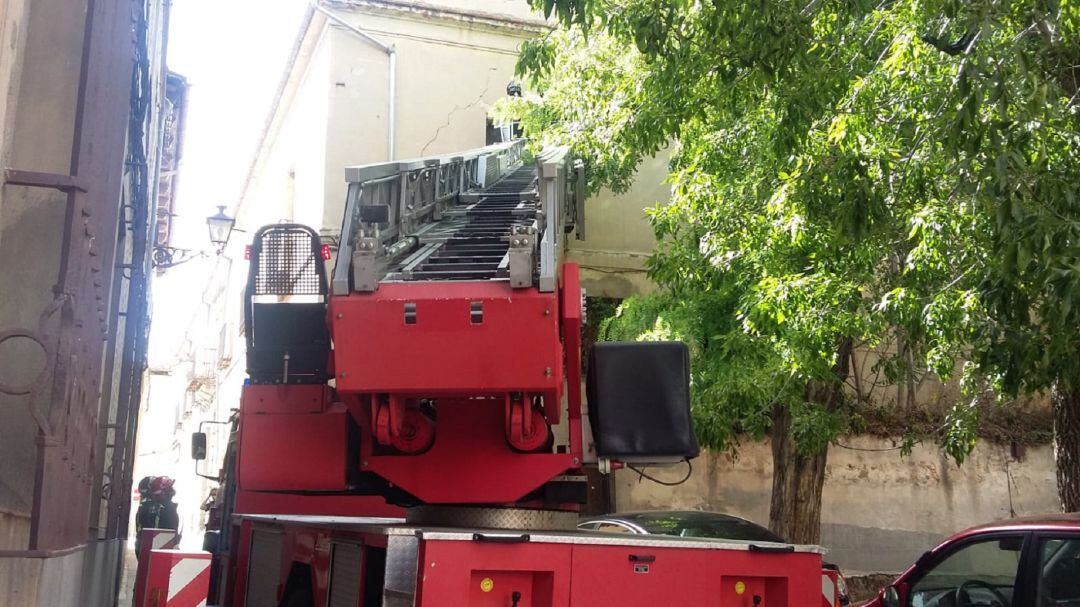 Retirada de tejas en la Calle San Agustín 