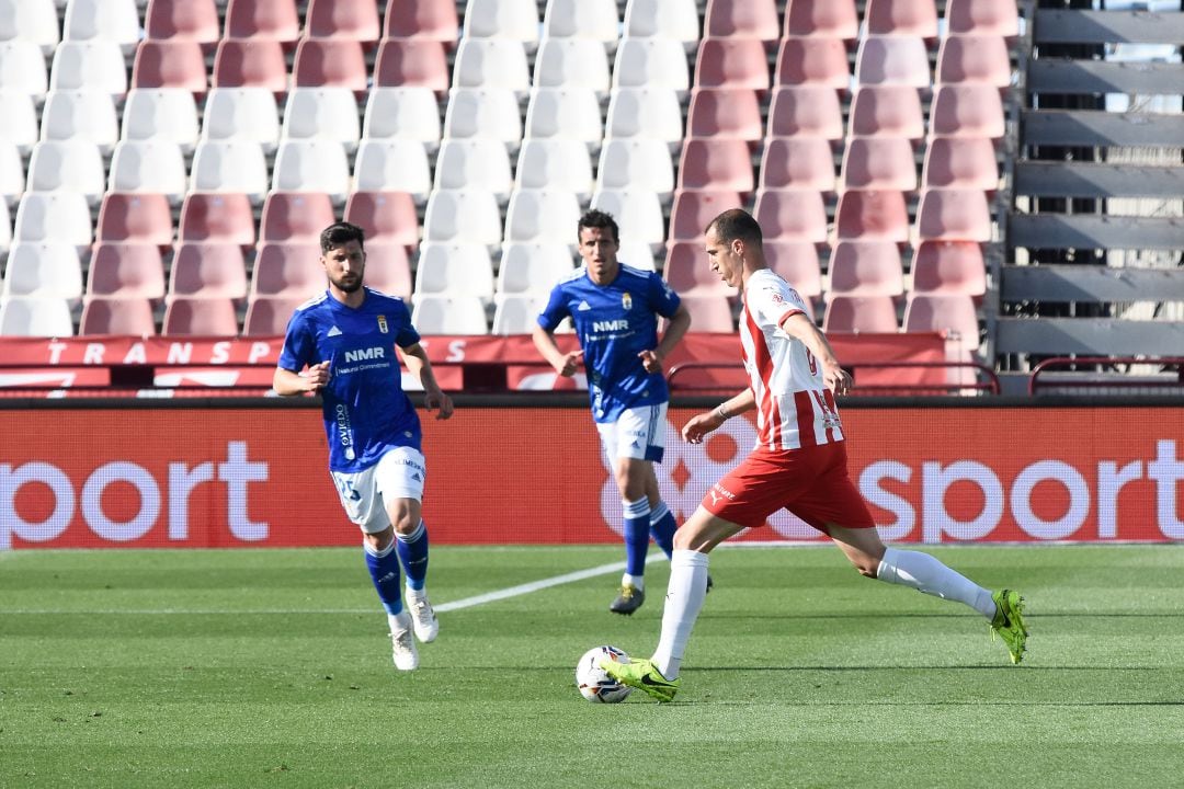 Radosav Petrovic en el partido contra el Oviedo.