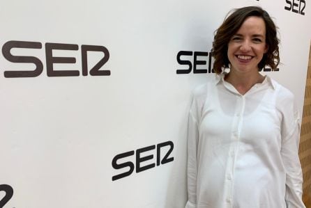 La psicóloga y sexóloga Anna Gil Wittke en los estudios de Radio Murcia