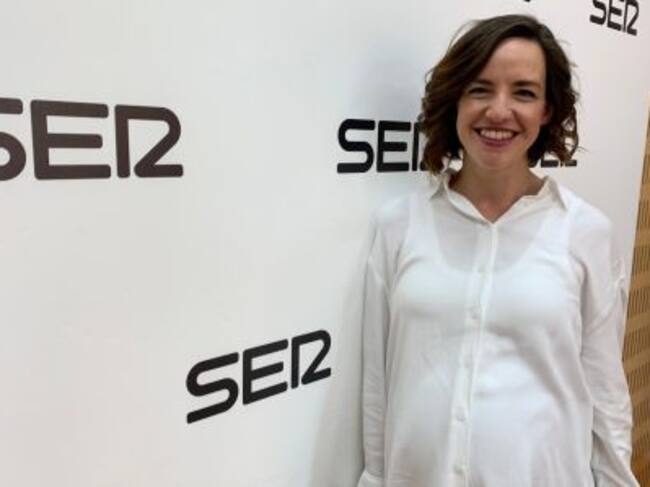 La psicóloga y sexóloga Anna Gil Wittke en los estudios de Radio Murcia