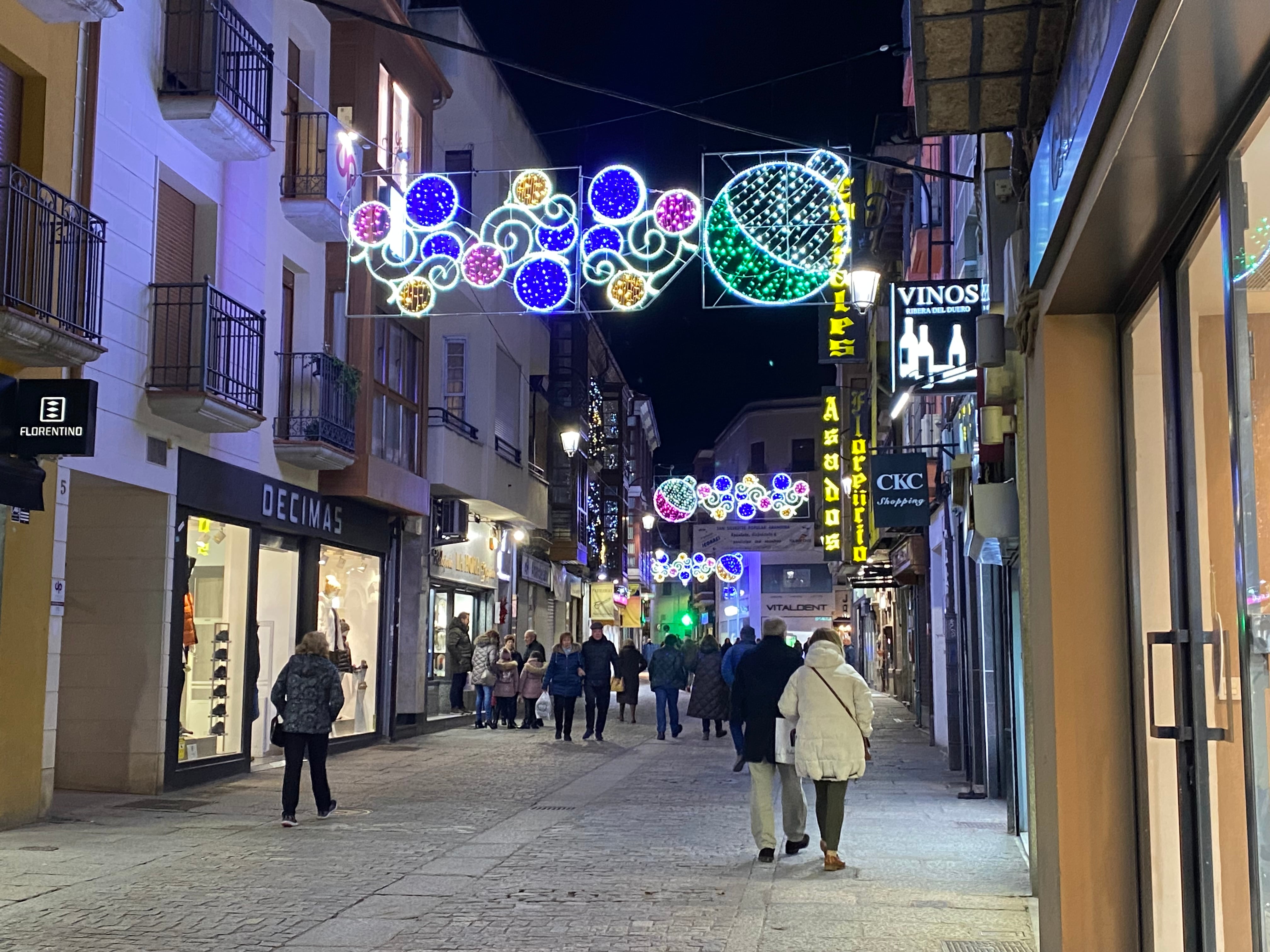 La calle Isilla, decorada por Navidad