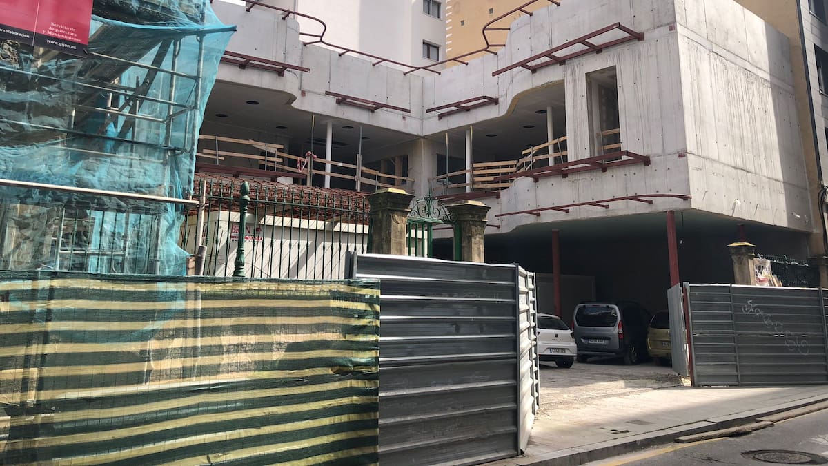 El Ayuntamiento no garantiza que la Escuela de Educación Infantil ubicada en el antiguo Colegio Cabrales pueda abrir sus puertas en septiembre