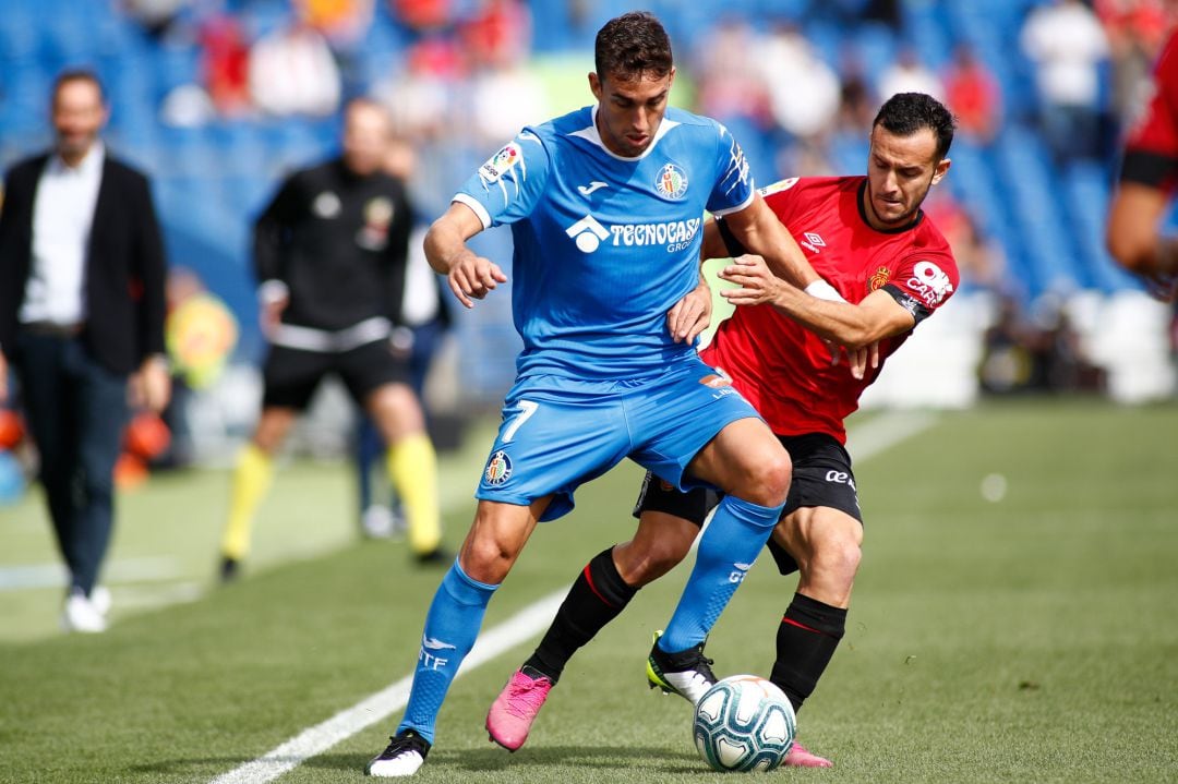 Soccer: La Liga - Getafe v Mallorca 
 Jaime Mata of Getafe CF and Joan Sastre of Mallorca during the Spanish League (La Liga) football match played between Getafe CF and RCD Mallorca at Coliseo Alfonso Perez Stadium in Getafe, Madrid, Spain, on September 22, 2019.
 
 
 22092019 ONLY FOR USE IN SPAIN