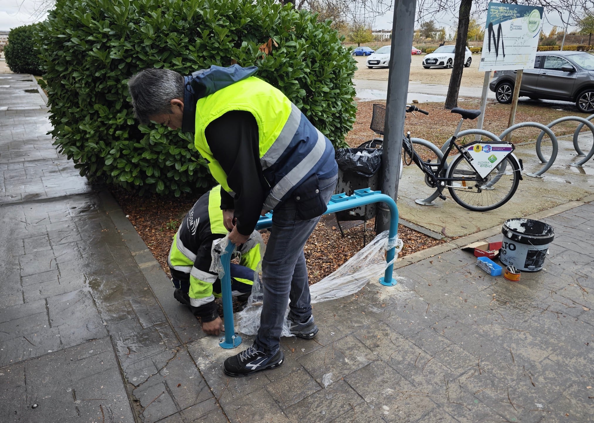 Instalando aparca patinetes