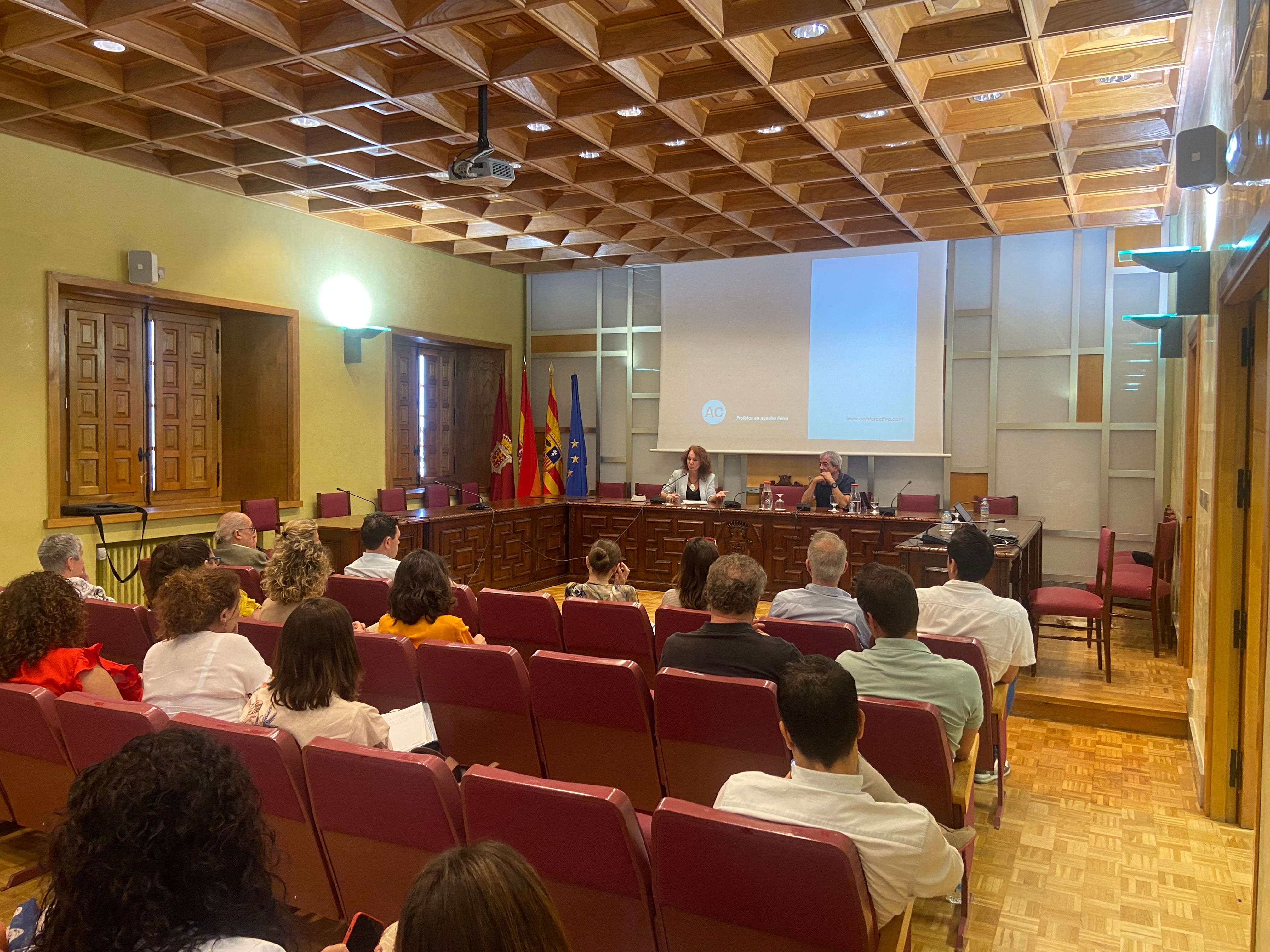 El informe se explicaba en una sesión abierta para todo el público