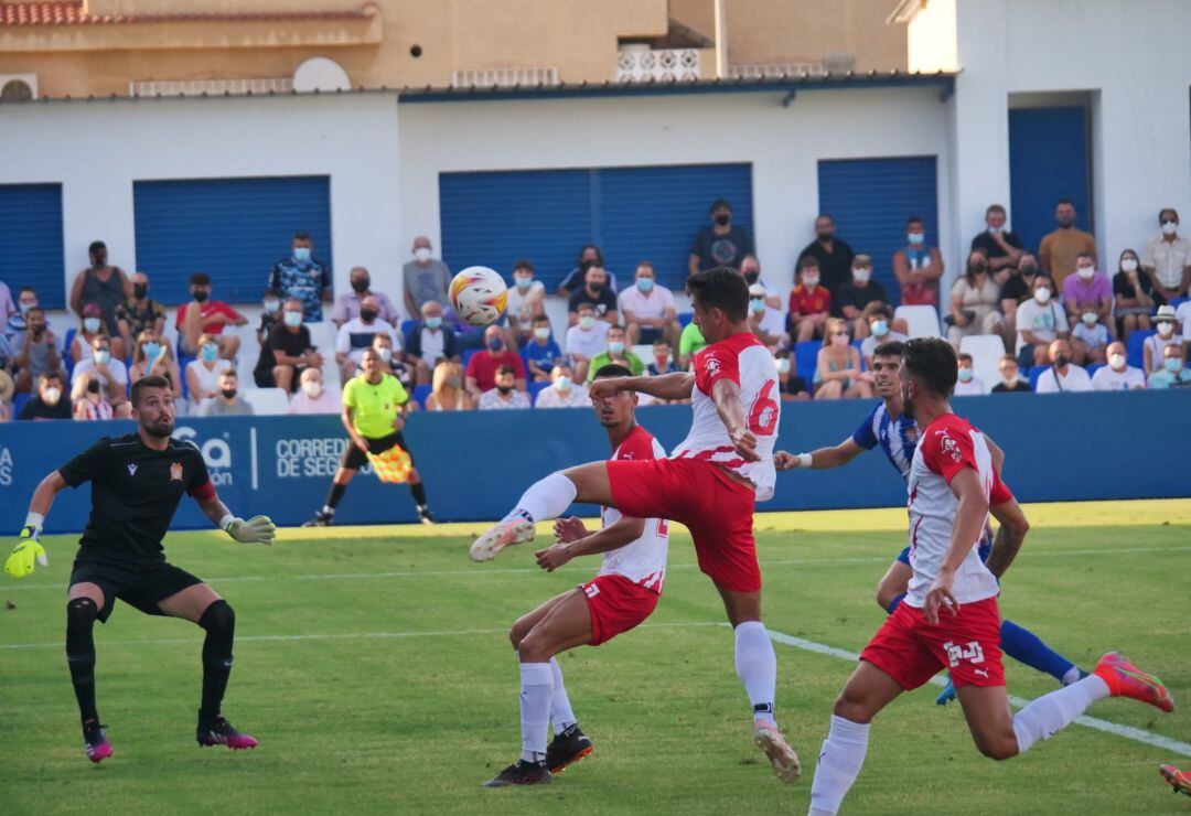 Una jugada del partido.