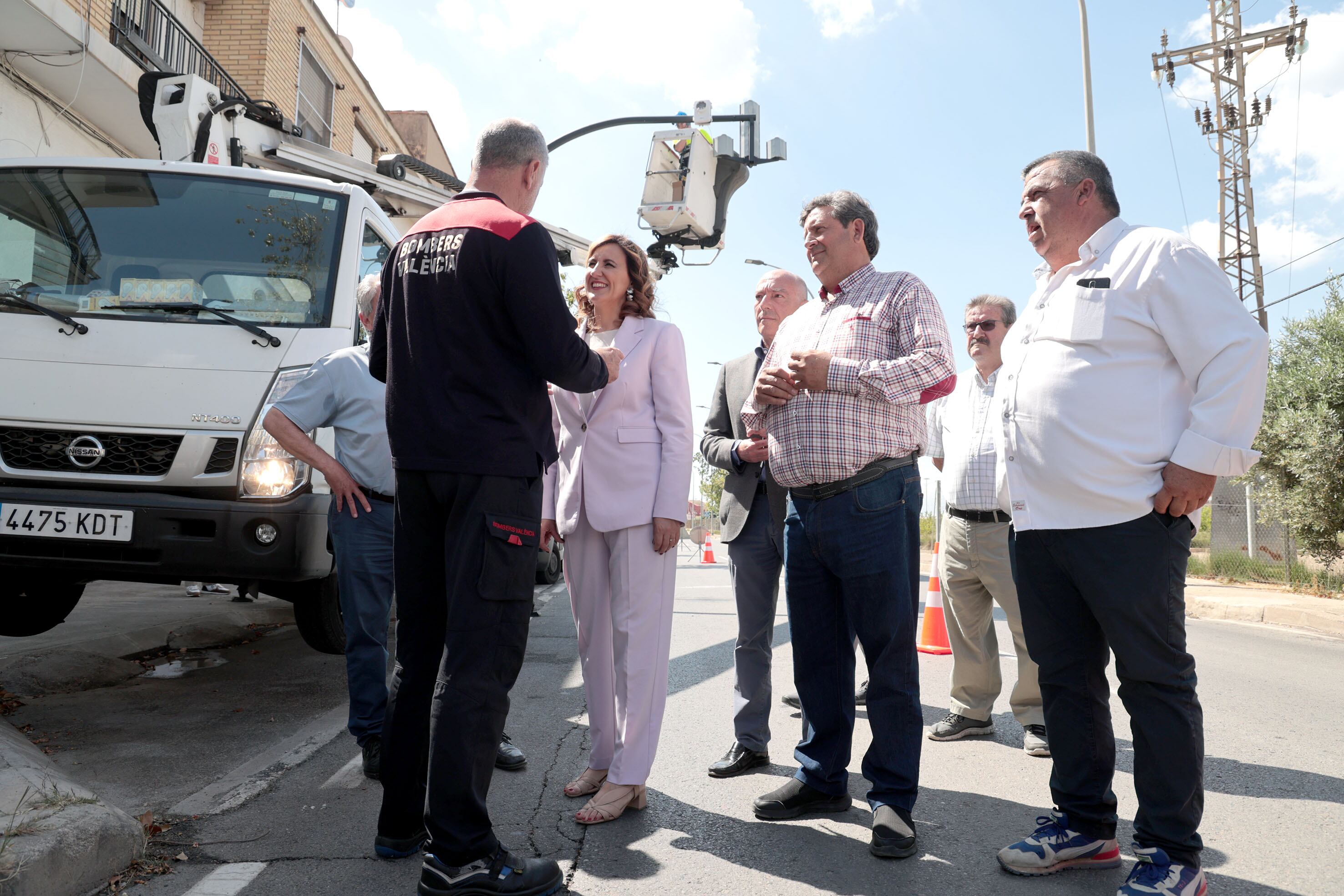 La alcaldesa de València; María José Catalá, visita la pedanía de la Punta