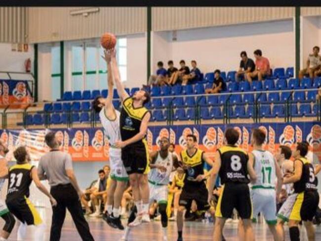 Alejandro Vera en un partido de Lliga Valenciana