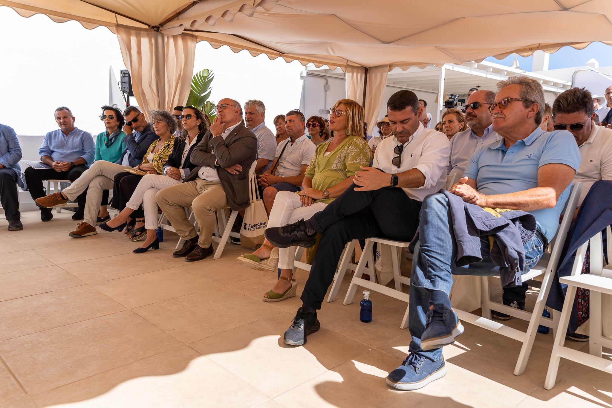 Autoridades asistentes a la presentación.