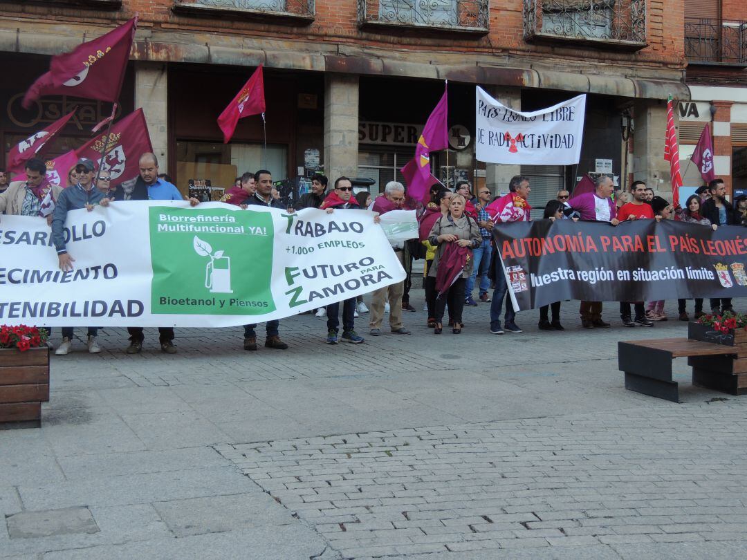 Manifestación leonesista en las Plaza Mayor de Benavente