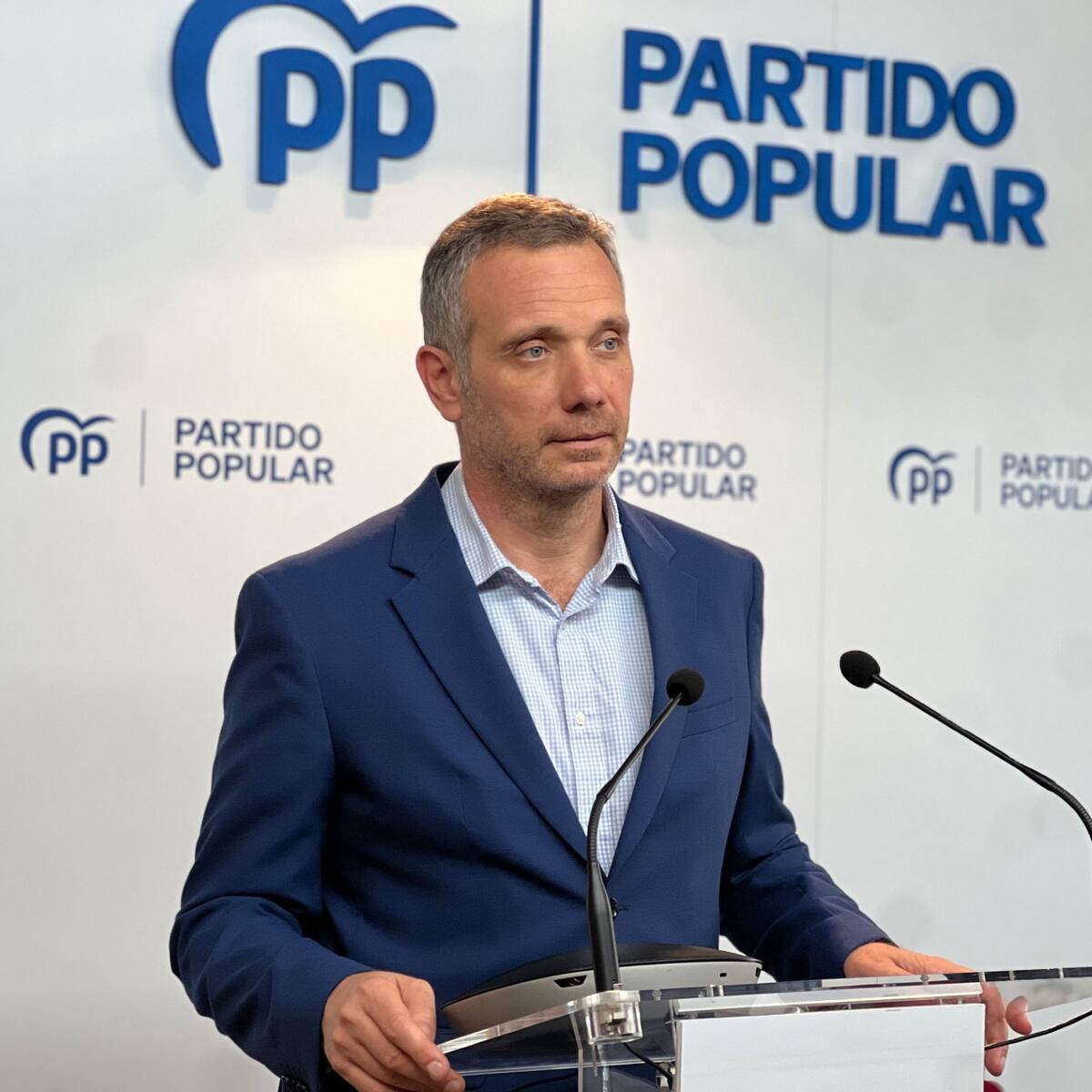 El PP acusa a Pedro Sánchez de "usar el dinero de todos los españoles para promocionar" a candidatos del PSRM