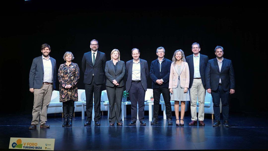 Ponentes y asistentes al V Foro de Turismo de Ibiza. 