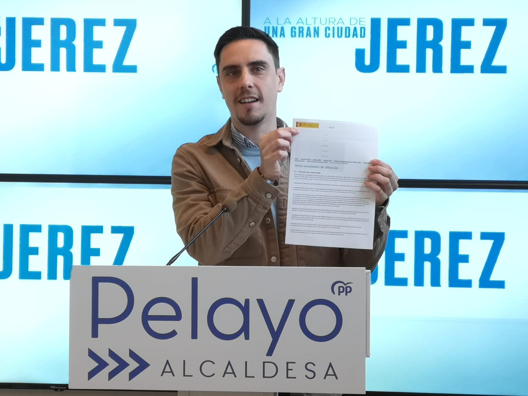 Jaime Espinar, portavoz del partido, exponiendo los datos sobre el empleo de Jerez / PP