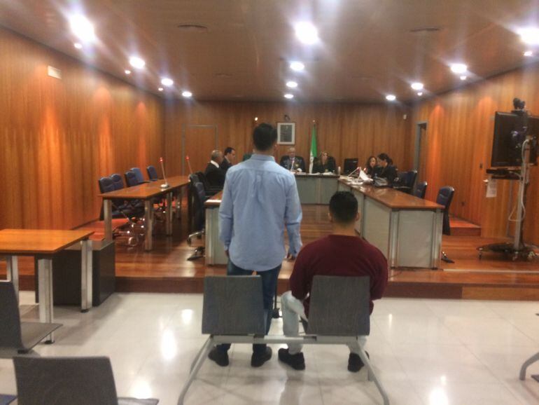 Los dos acusados al inicio del juicio en la Audiencia de Málaga