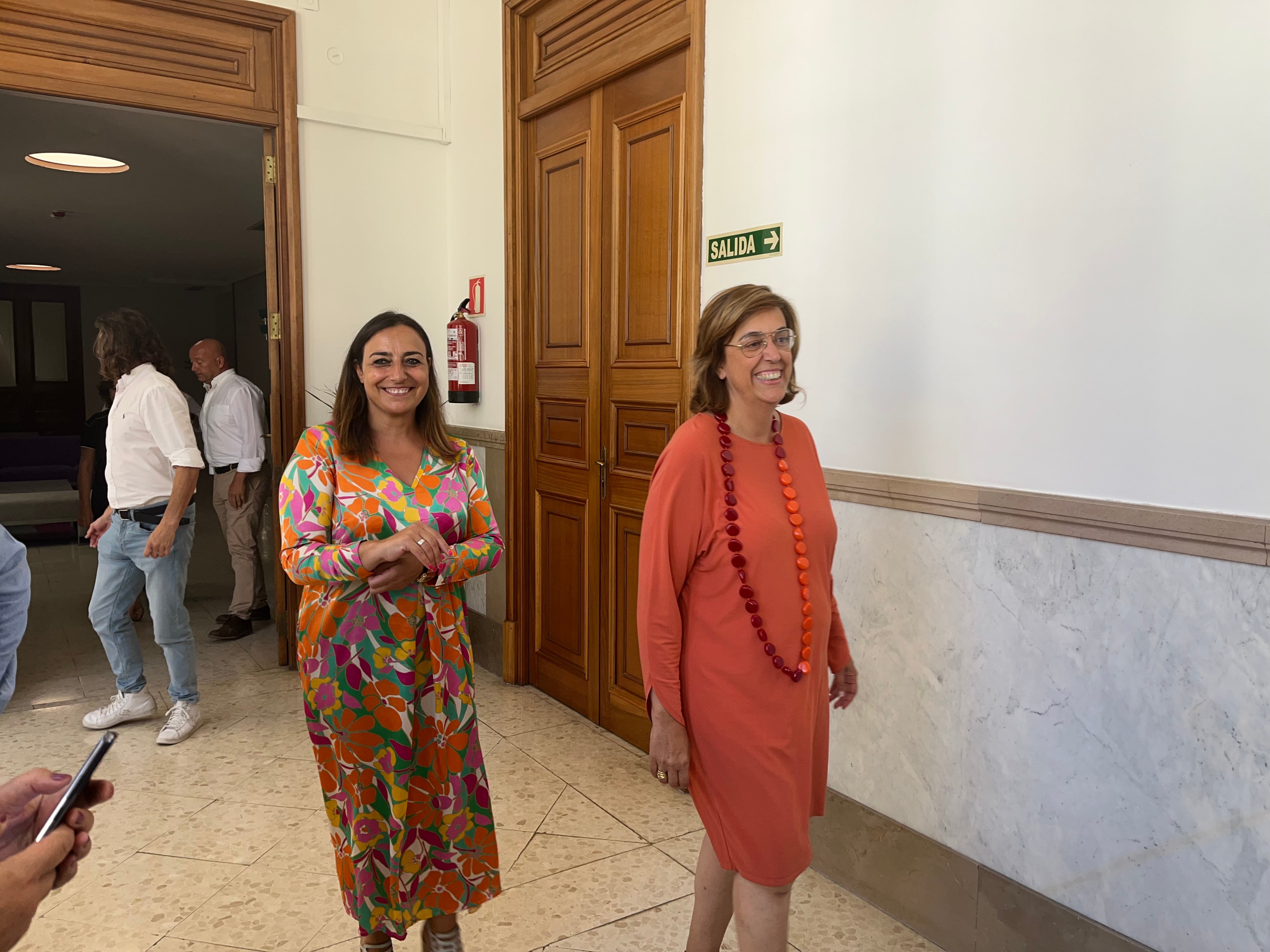 Miriam Andrés y Ángeles Armisén al principio del mandato cuando manifestaron su intención de llegar a un acuerdo en el tema de bomberos