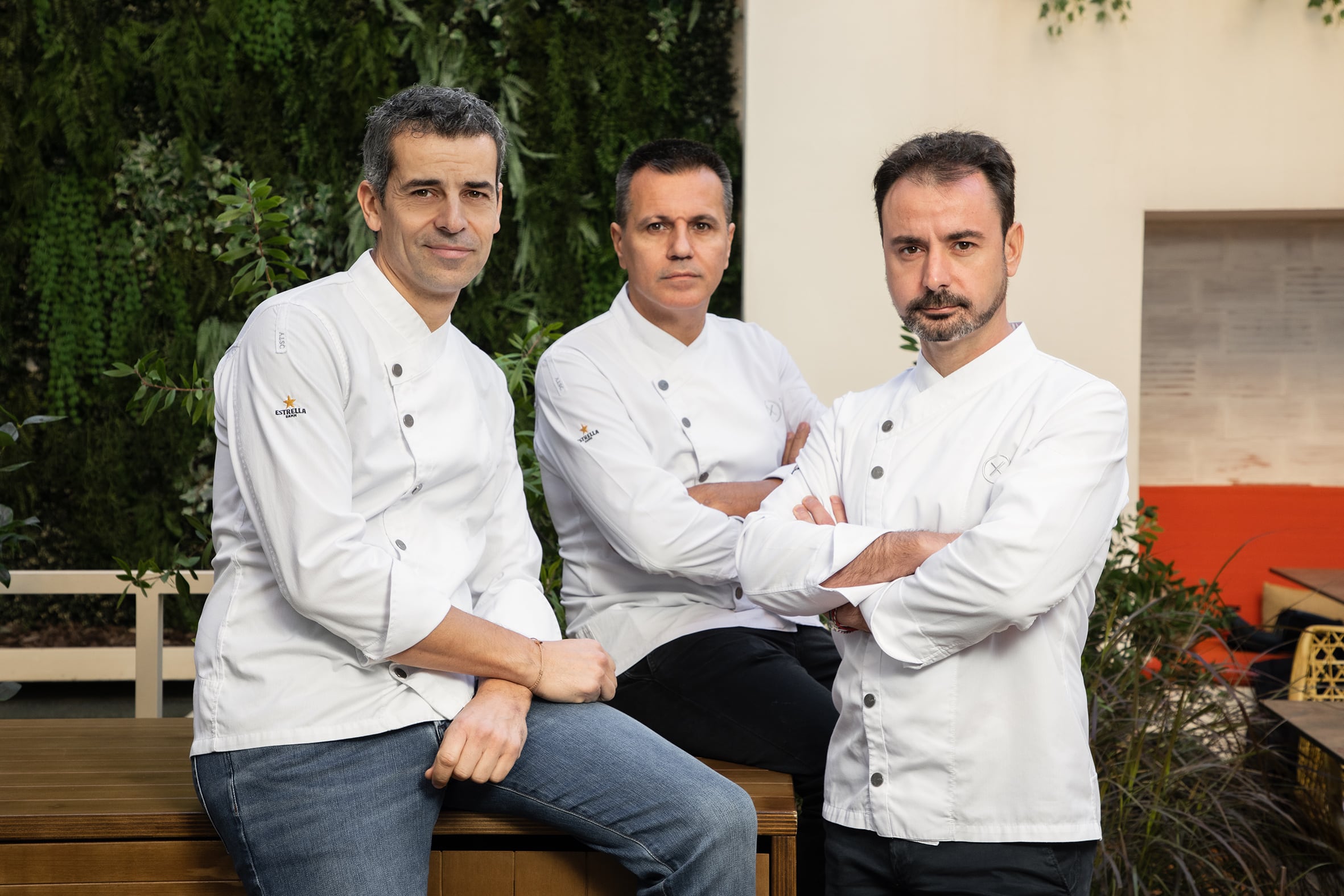 De izquierda a derecha: Mateu Casañas, Oriol Castro y Eduard Xatruch, los chefs de Disfrutar