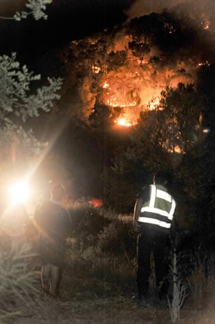 Los servicios de extinción de incendios desalojaron la zona de Roca Llisa