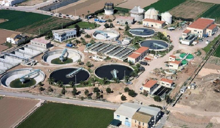 Imagen aérea de una planta potabilizadora de agua gestionada por la EPSAR