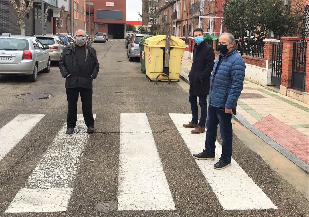 Concejales socialistas en su visita al barrio de San Juanillo