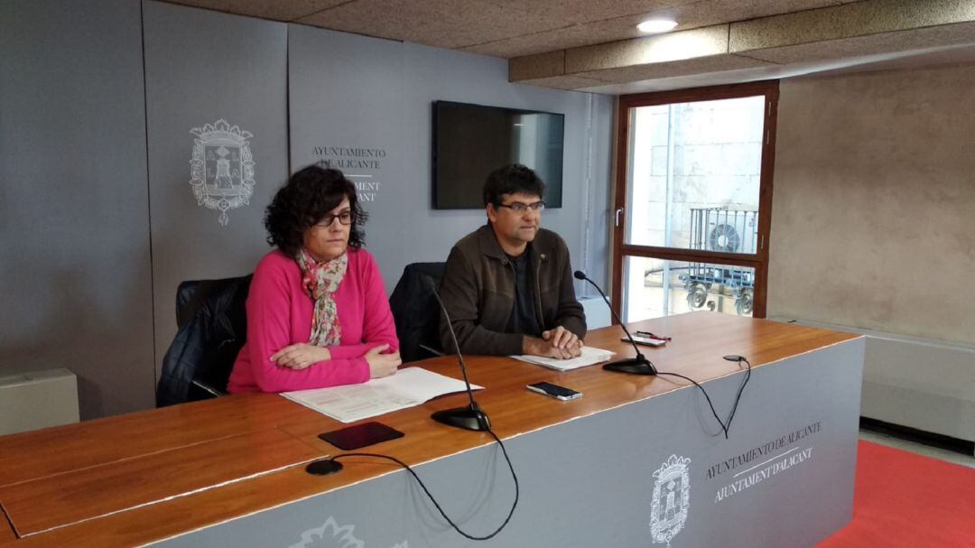 Pavón y Garcín durante la rueda de prensa anunciando la enmienda a los PGE 