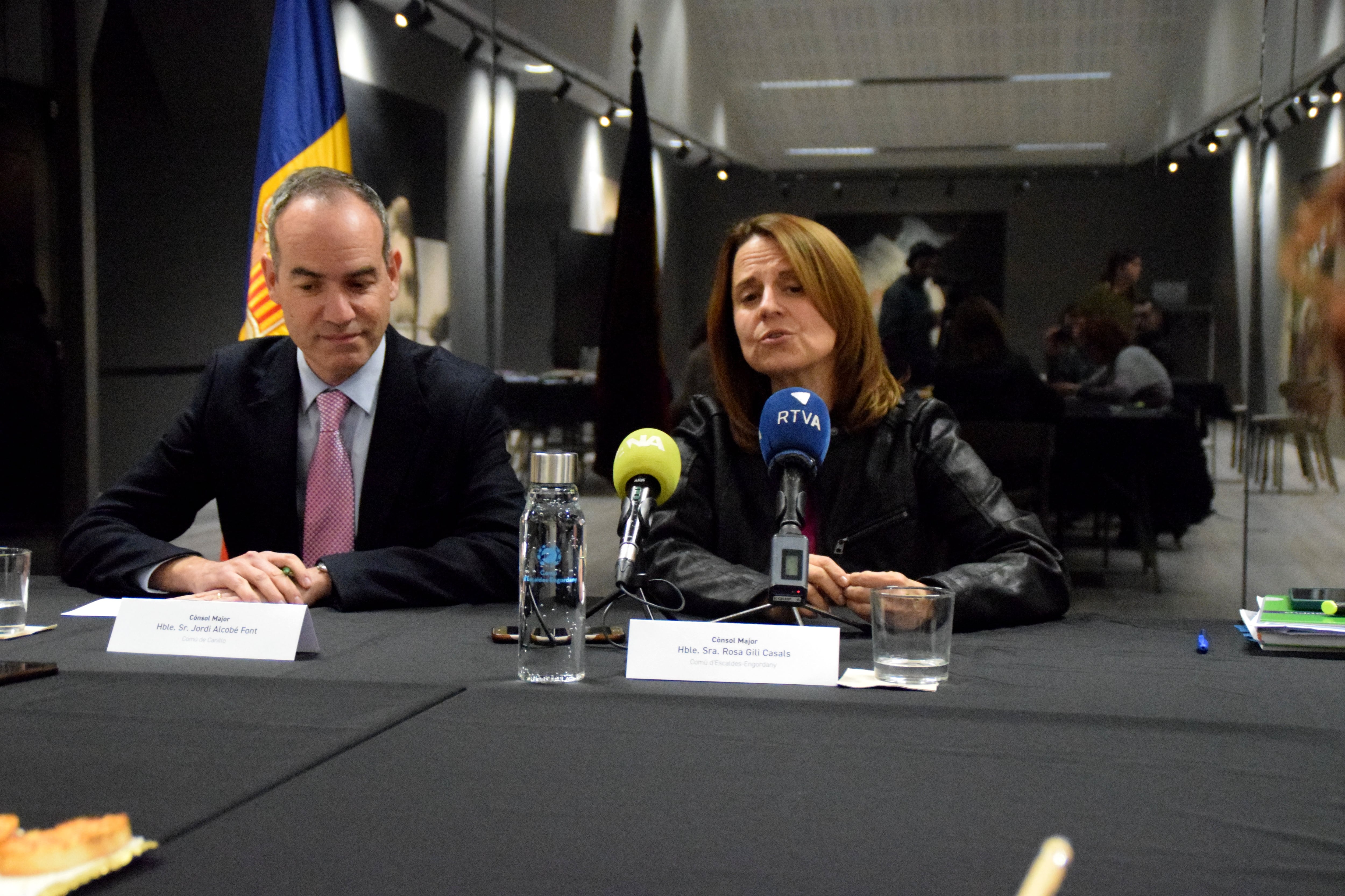 La cònsol major d&#039;Escaldes-Engordany, Rosa Gili, i el cònsol major de Canillo, Jordi Alcobé, a la roda de premsa posterior a la reunió de cònsols.