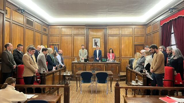 Minuto de silencio con el que ha comenzado el pleno de febrero en Alcoy