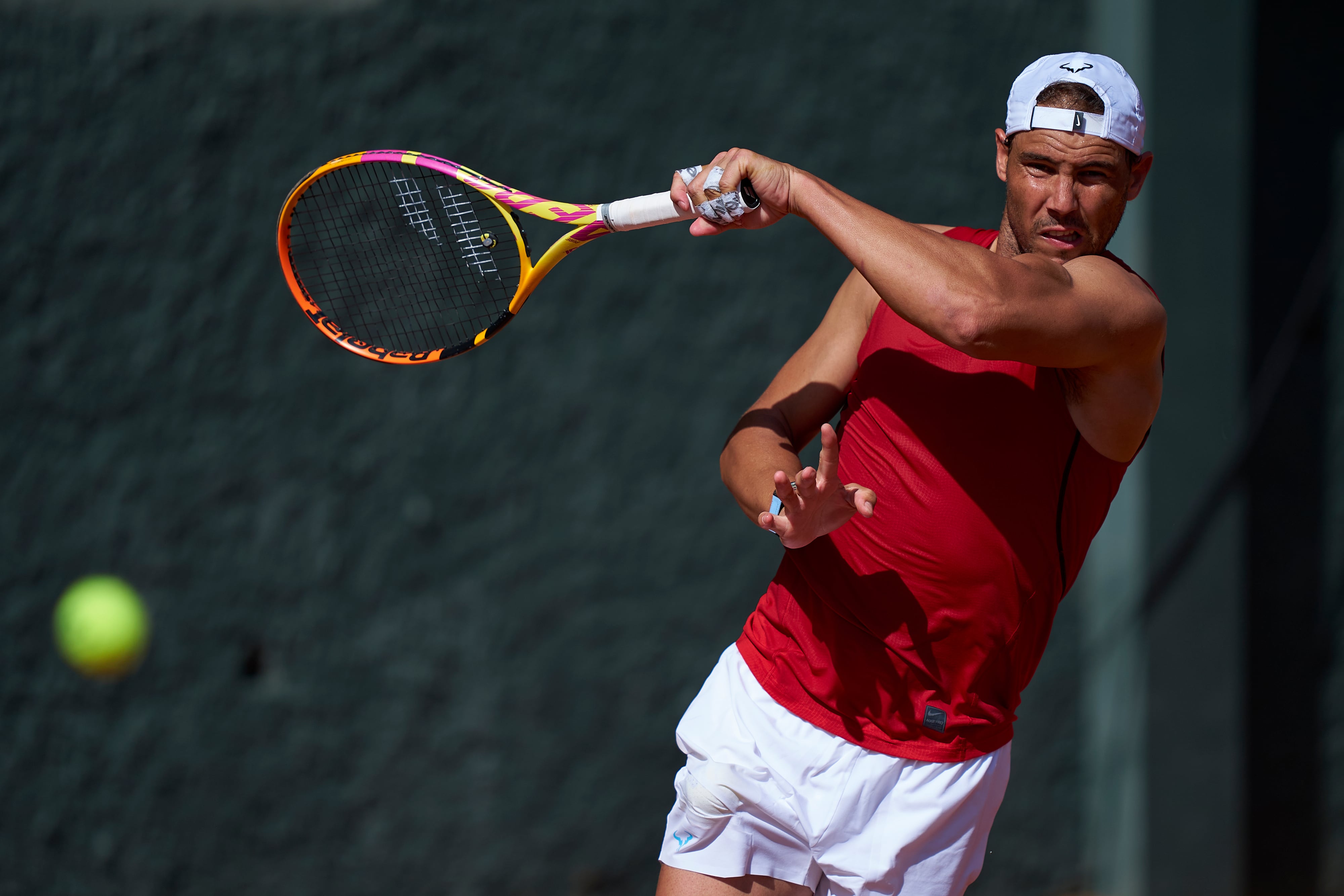 Rafael Nadal se prueba entrenando en Barcelona