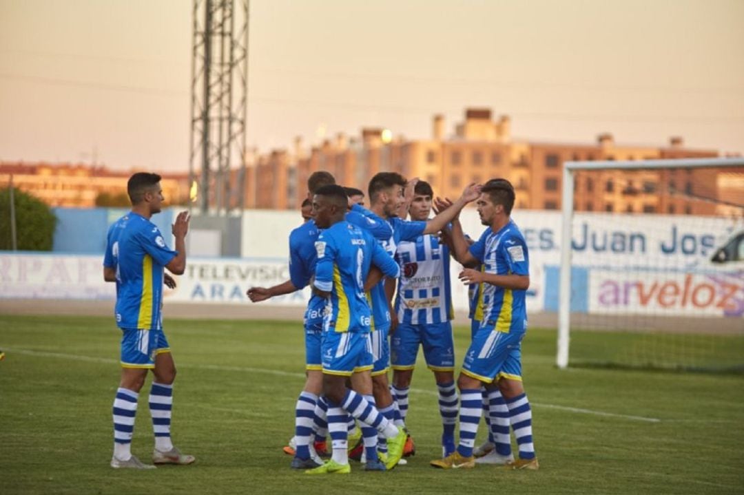 Los blanquiazules celebran el tanto de Beli que abrió el marcador ante el Real Burgos.