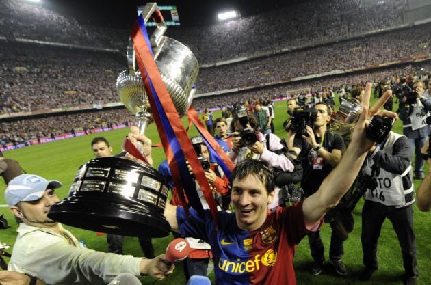 Messi celebra la victoria del Barcelona en la final ante el Athletic.