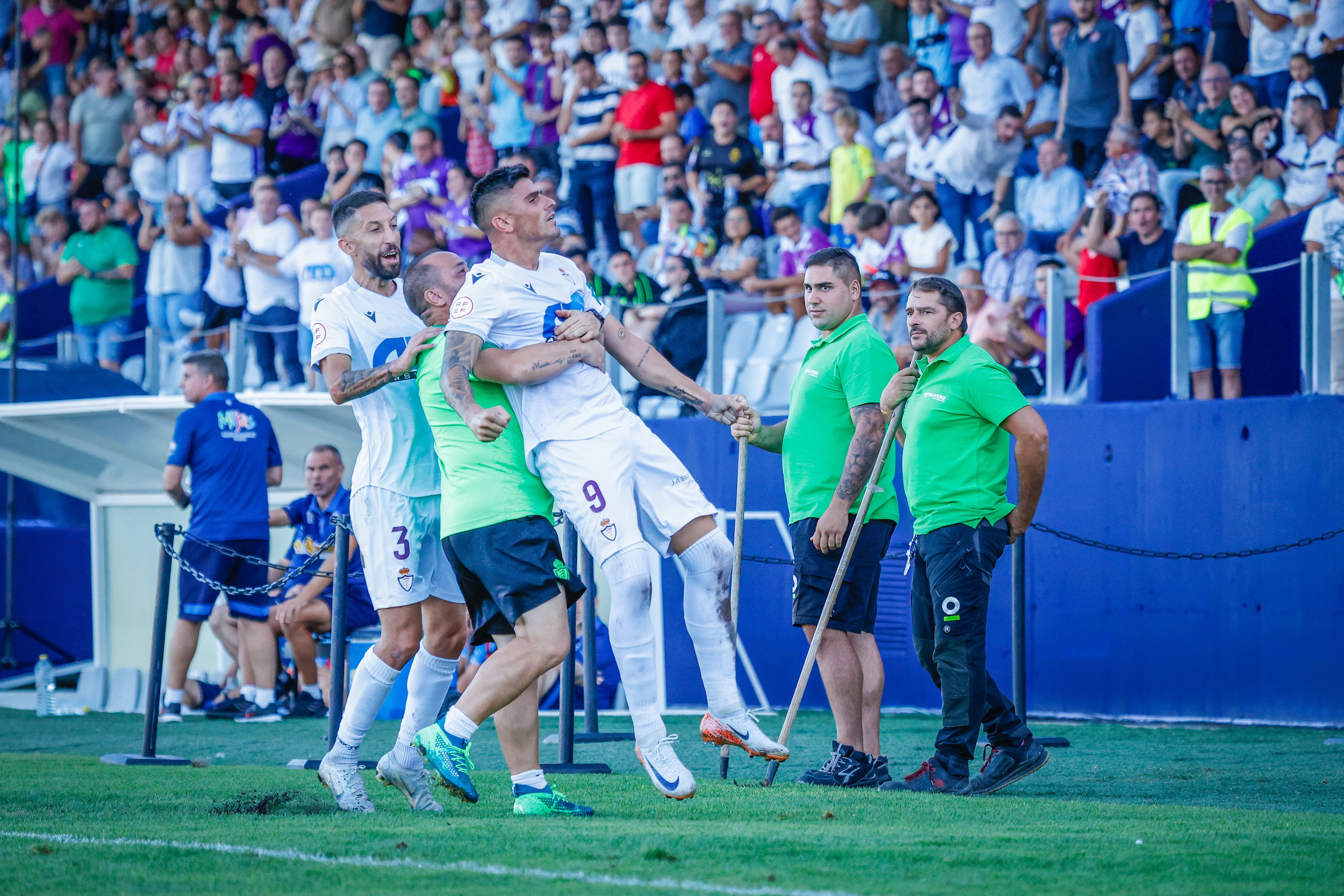 Fernando celebra el primer gol del Real Jaén CF.