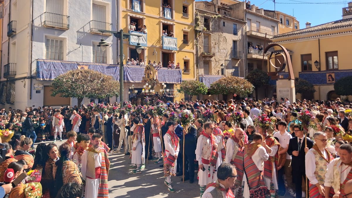 Multitudinario abrazo a la Mareta