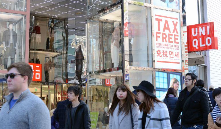 Una tienda de Uniqlo en una céntrica calle de Tokio.