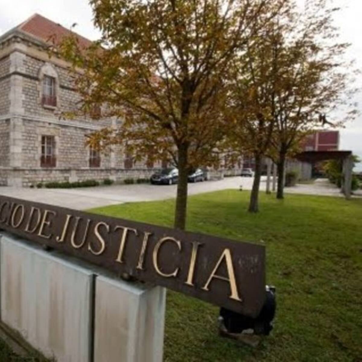 La Fiscalía pide 9 años para un acusado de violar a una mujer en un trastero de Torrelavega tras consumir cocaína