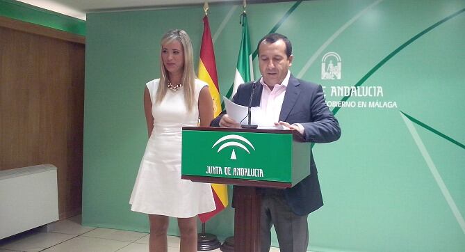La delegada de educación, Patricia Alba junto al delegado del gobierno andaluz, José Luis Ruiz