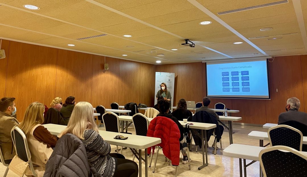 Celebración del taller ‘Es Navidad y en casa hay una silla vacía. La experiencia del duelo en Navidad’