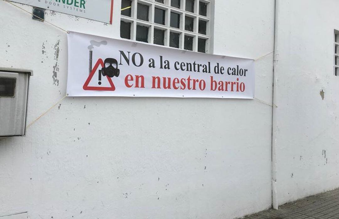 Pancarta contra la red de calor