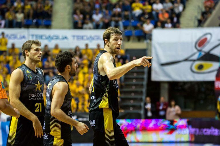 El pívot Fran Vázquez volvió a jugar minutos ante el Zaragoza tras su lesión