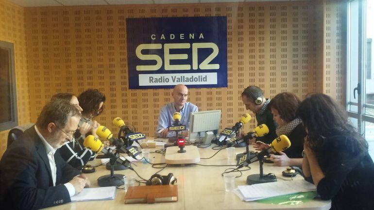 Junta de Portavoces en los estudios de Radio Valladolid