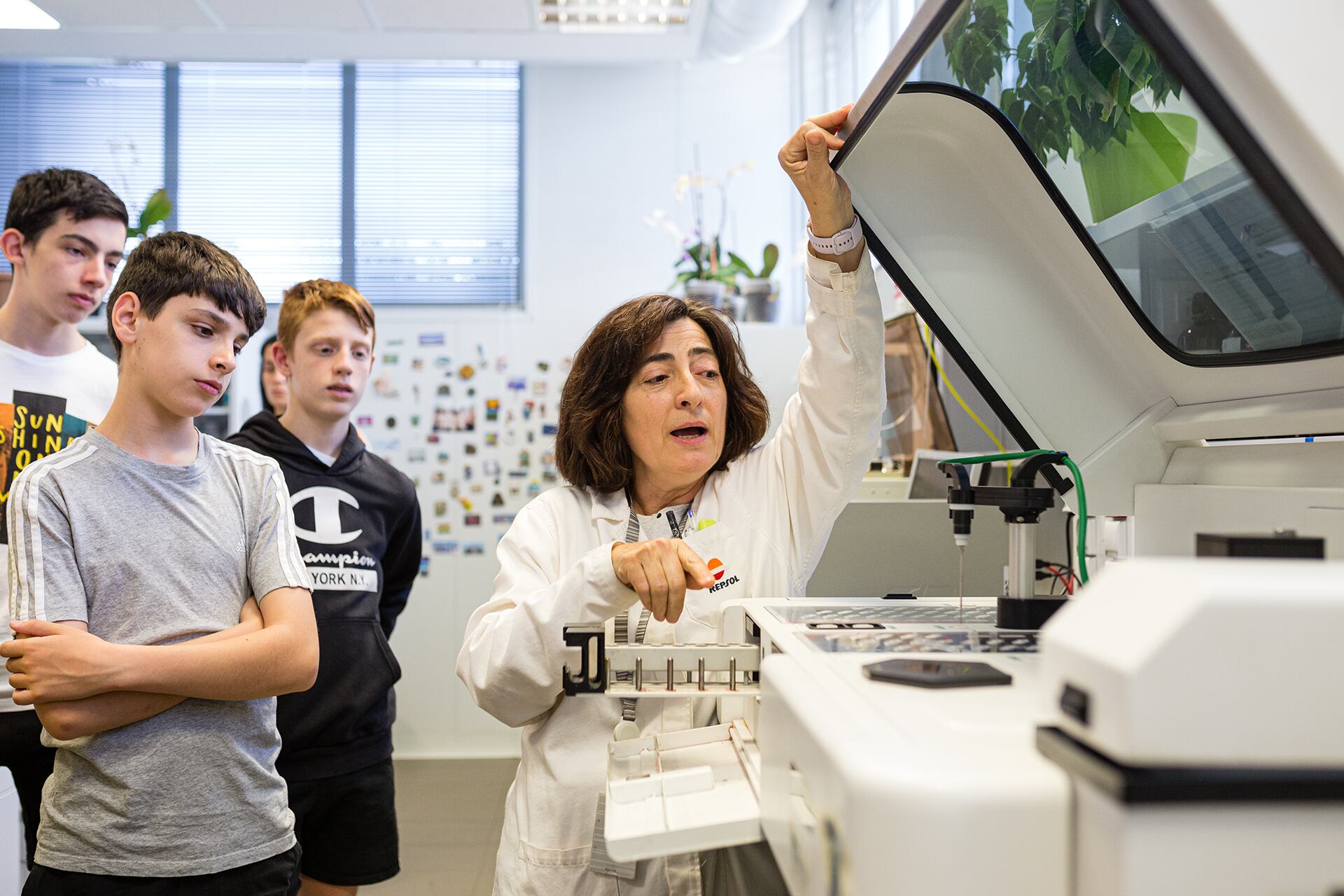 Visita de estudiantes del IES Francisco García Pavón al Complejo Industrial de Puertollano