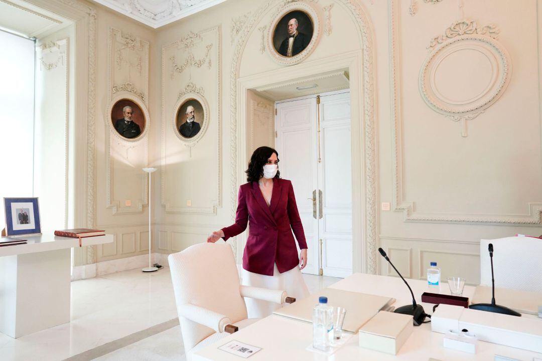 La presidenta de la Comunidad de Madrid, Isabel Díaz Ayuso, preside el primer Consejo de Gobierno de la XII Legislatura en la Real Casa de Correos, este lunes en Madrid. 