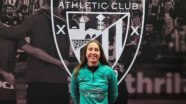 Clara Pinedo, en San Mamés en la previa del Athletic-FC Barcelona de la Liga F, que se disputa este sábado