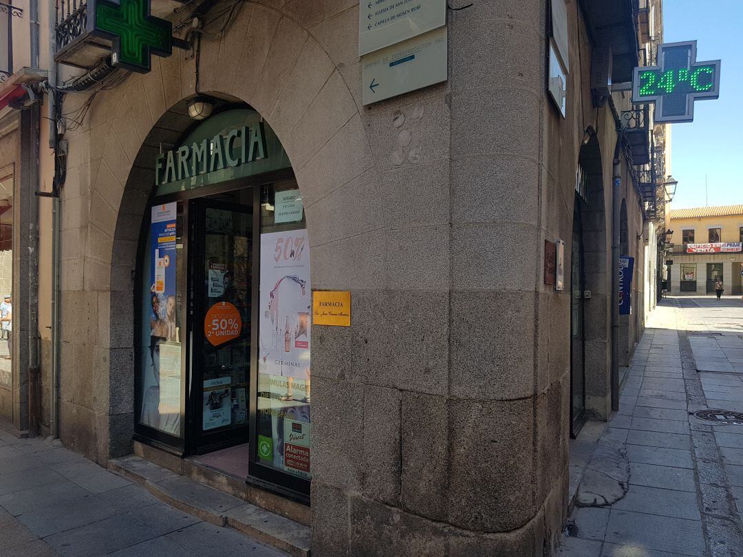 Imagen de archivo de una farmacia, en el centro de la capital abulense