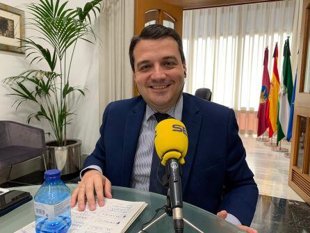 José María Bellido, en su despacho del Ayuntamiento de Córdoba, durante una entrevista a Radio Córdoba Cadena SER