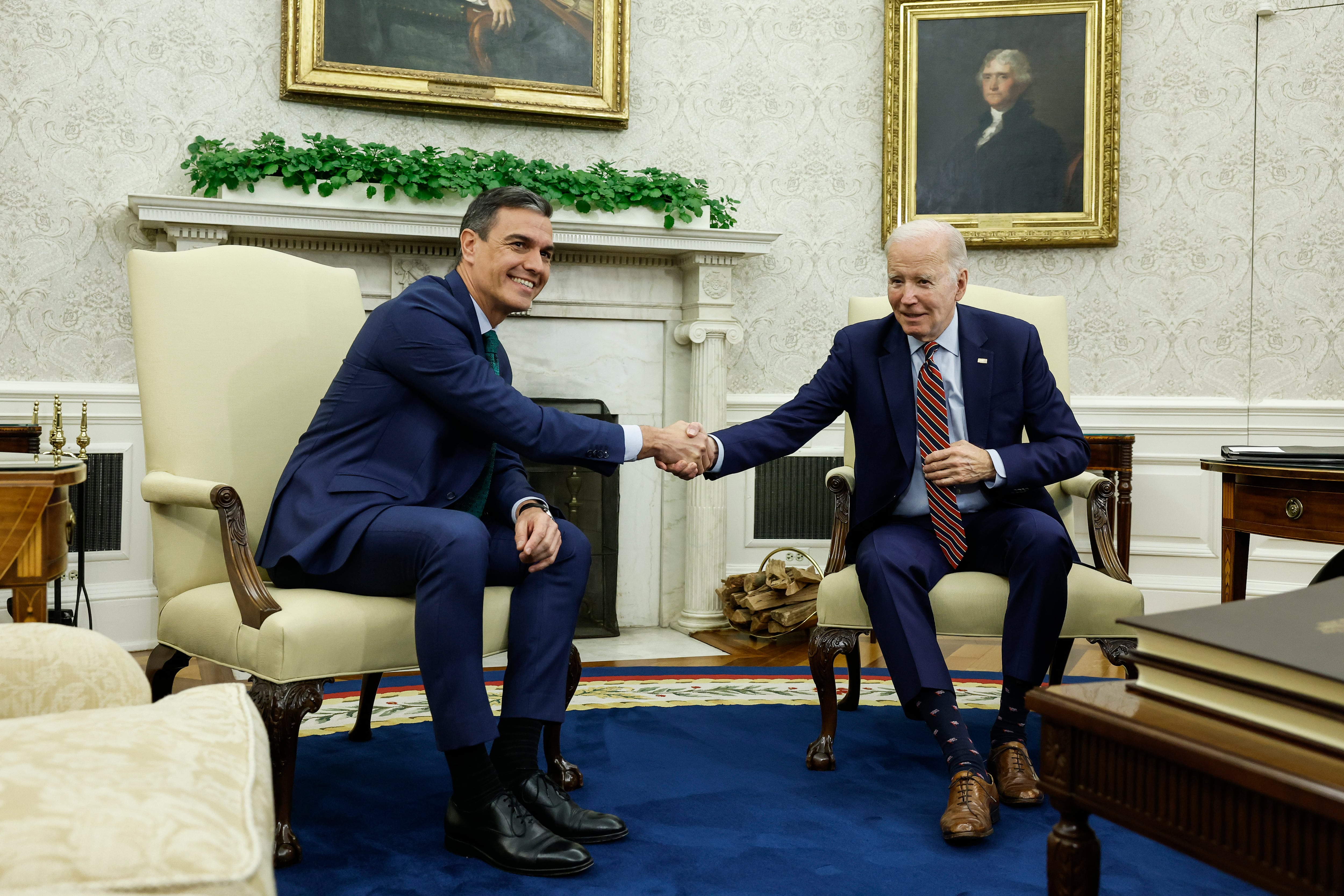 El presidente del Gobierno, Pedro Sánchez, y su homólogo estadounidense, Joe Biden, antes de su reunión en la Casa Blanca el pasado mayo.