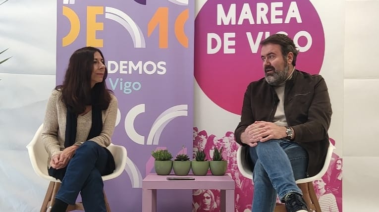 El candidato Rubén Pérez de Podemos-Marea de Vigo, acompañado de Meli Vázquez, nº2 de la lista