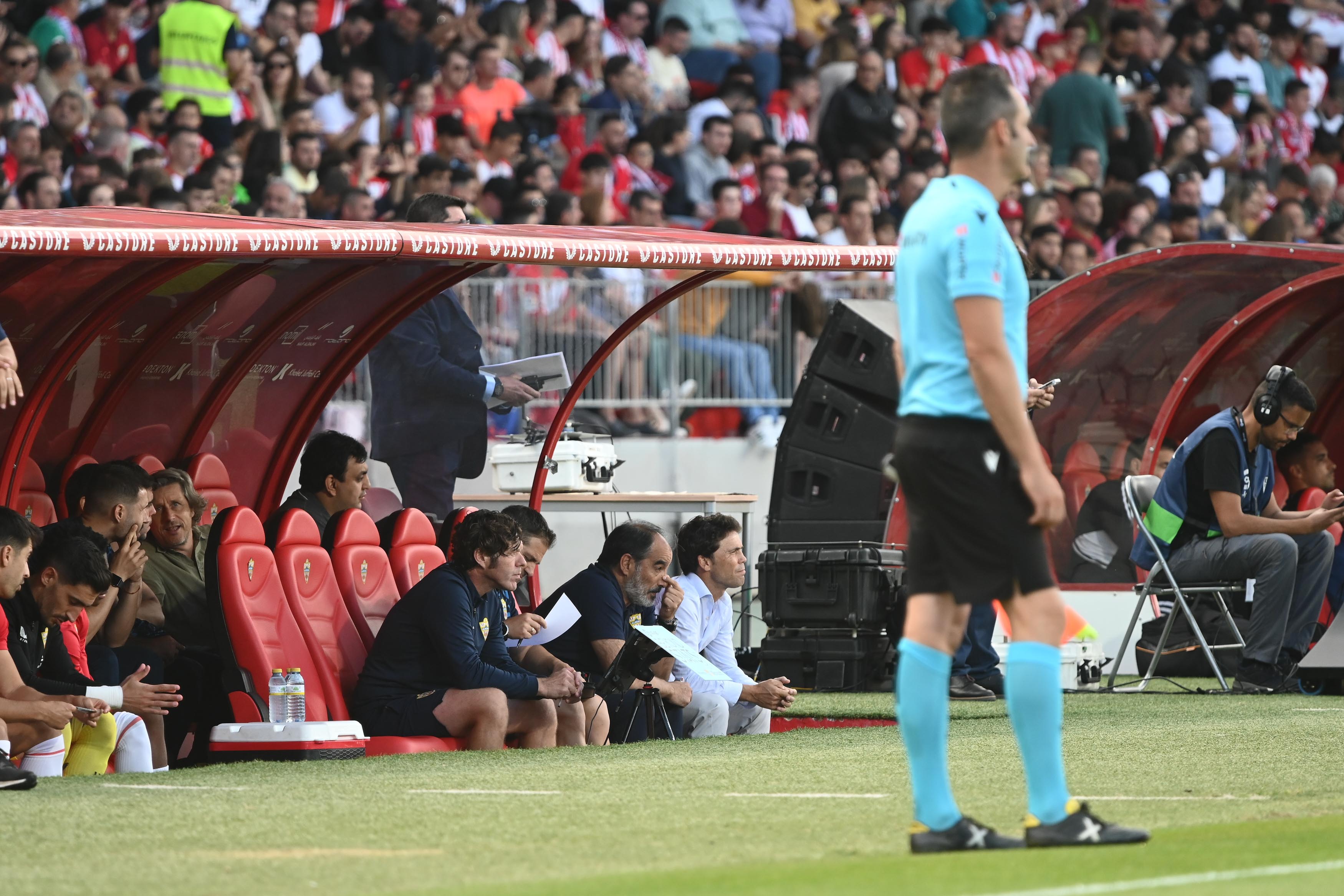 Todos hacen cuentas, hasta en el banquillo del Almería de cara a la última jornada de la temporada en Primera.