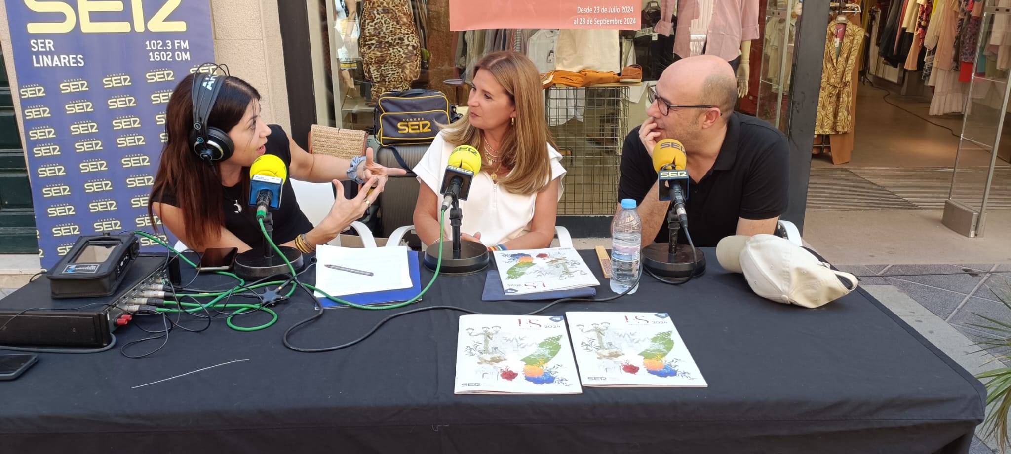 Auxi del Olmo y Carlos Buendía en el especial Hoy por Hoy Linares de presentación de la Revista 2024