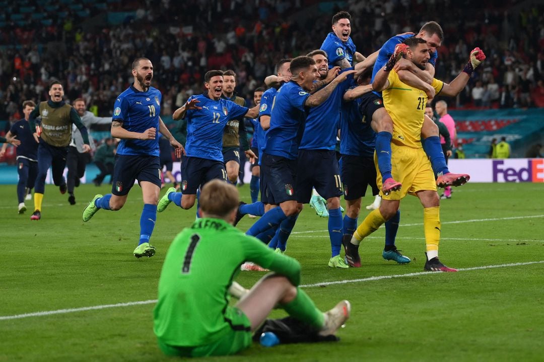 La selección italiana celebra el título