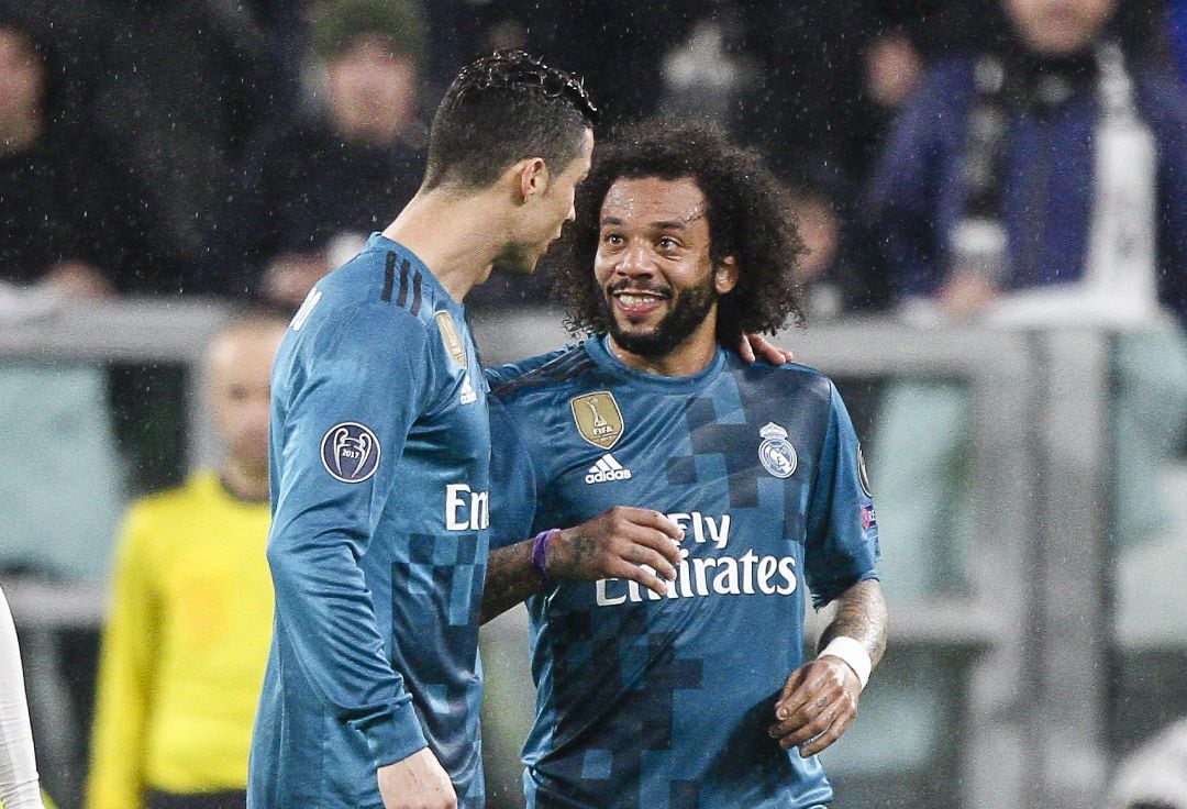 Marcelo y Cristiano Ronaldo charlan durante el partido contra la Juventus. 